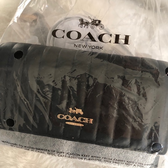 COACH Linear Quilting Belt/Crossbody with chain - Picture 9 of 16